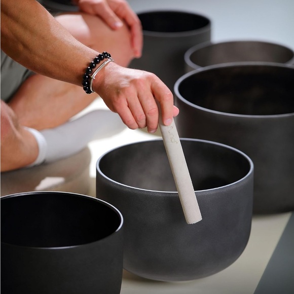Crystal Singing Bowls SET of (7) SEVEN 432hz Black Quartz Bowls NWT $1109 - Picture 12 of 12